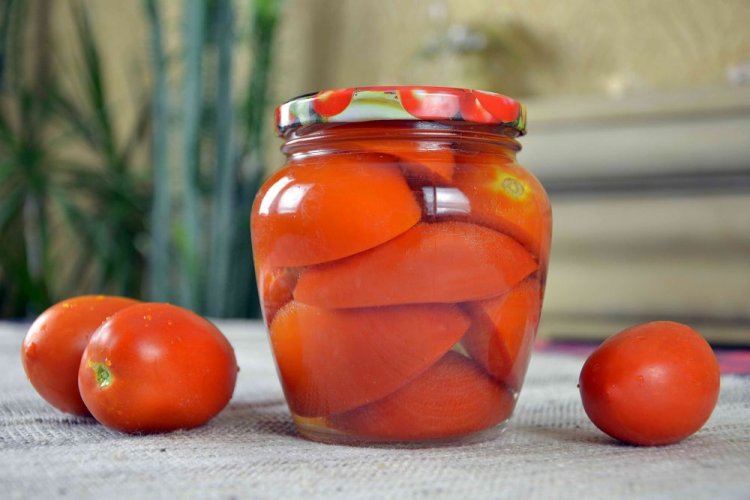 Маринованные помидоры дольками – классический рецепт