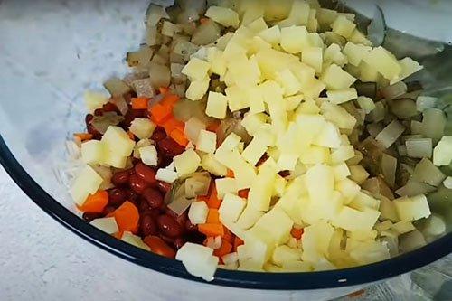Винегрет с фасолью и зеленью - классический рецепт пошагово