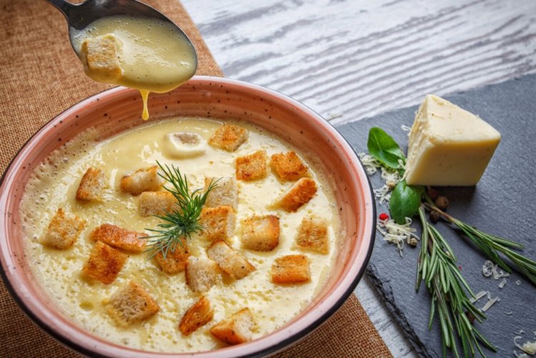 Сырный крем-суп с твердым и плавленым сыром