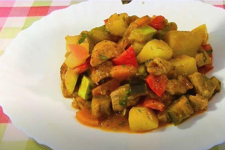Разноцветное овощное рагу со свининой - пошаговые рецепты с фото