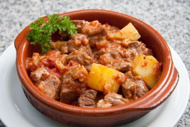 Мясо с картошкой в томате - рецепты