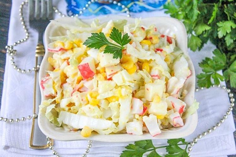 Салат с крабовыми палочками, рисом и моцареллой - рецепты