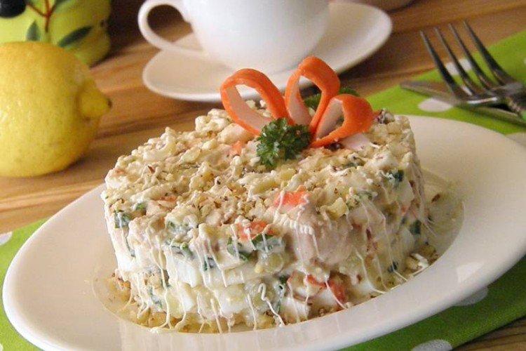 Салат из печени трески и крабовых палочек - рецепты