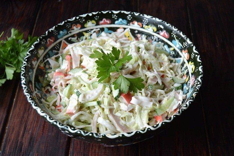 Салат с кальмарами и крабовыми палочками - рецепты