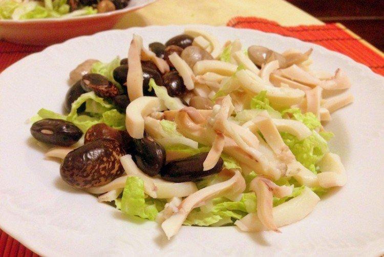 Салат с кальмарами и фасолью - рецепты