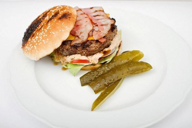 Гамбургер с беконом - Рецепт как сделать в домашних условиях