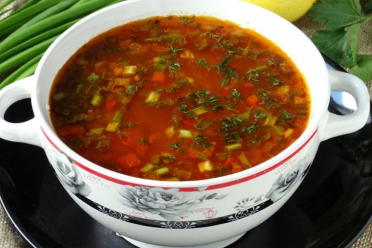 Томатный суп со стручковой фасолью и корнем сельдерея