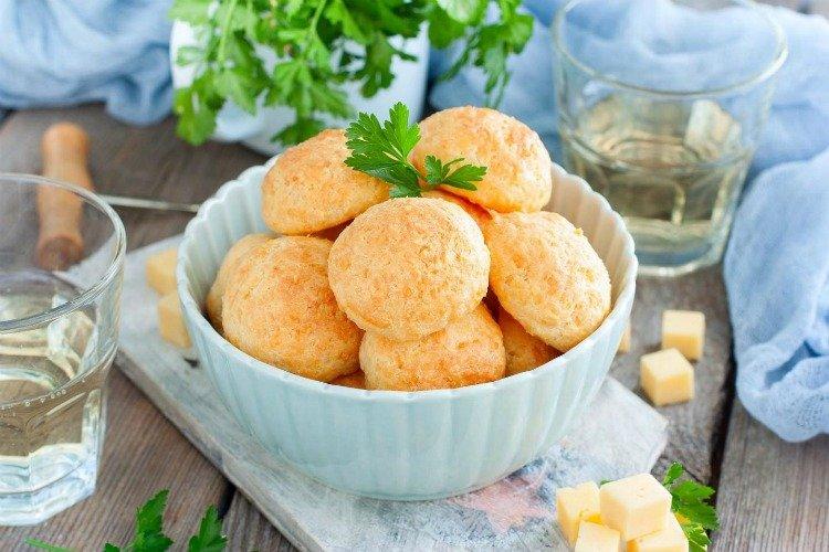 Запеченные сырные шарики с маслинами - Чем накормить гостей рецепты