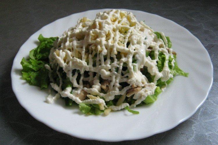 Салат с курицей и грибами Нежный - рецепты