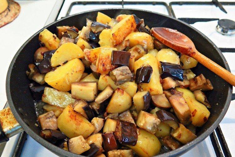 Картошка с баклажанами по-деревенски в духовке - рецепты