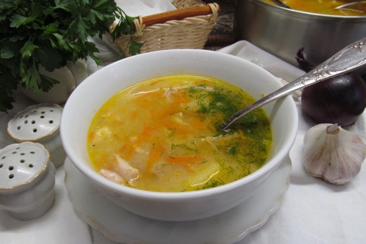Гороховый суп с курицей и капустой